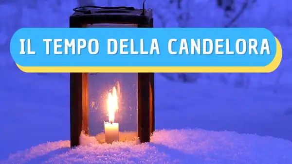Lanterna con candela accesa nella neve, evoca il proverbio "A Candelora, l'inverno è fora o è quasi fora".
